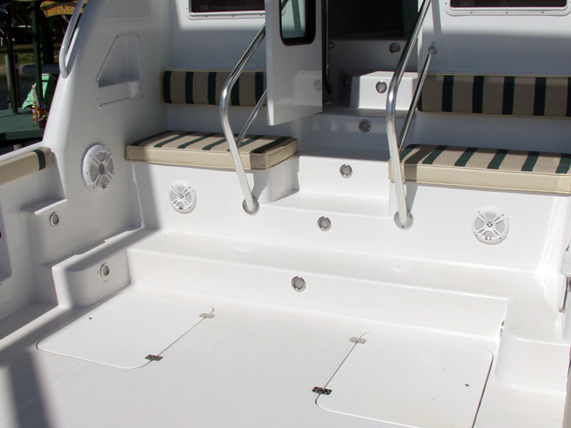 37 Pilot House - Cruiser Series