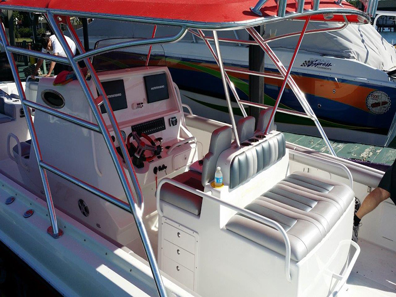 Full featured cockpit with extra seating in the aft deck